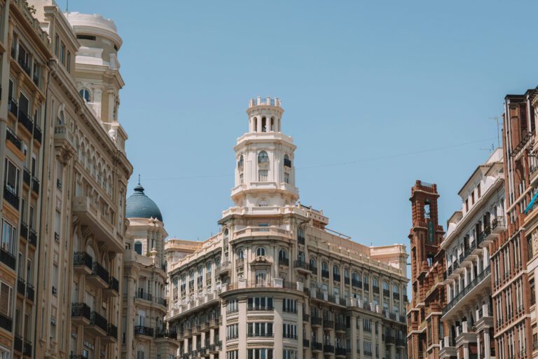 Cosas que hacer en Valencia: Una guía de atracciones imperdibles e información local