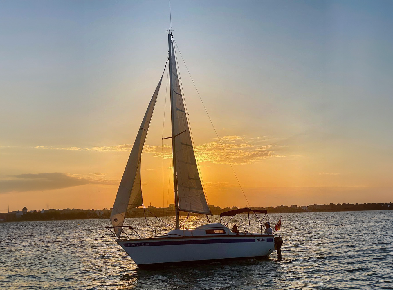 navic-sailboat-wavepol-alquiler-de-barcos-valencia-rent-boats-costa-playa-04