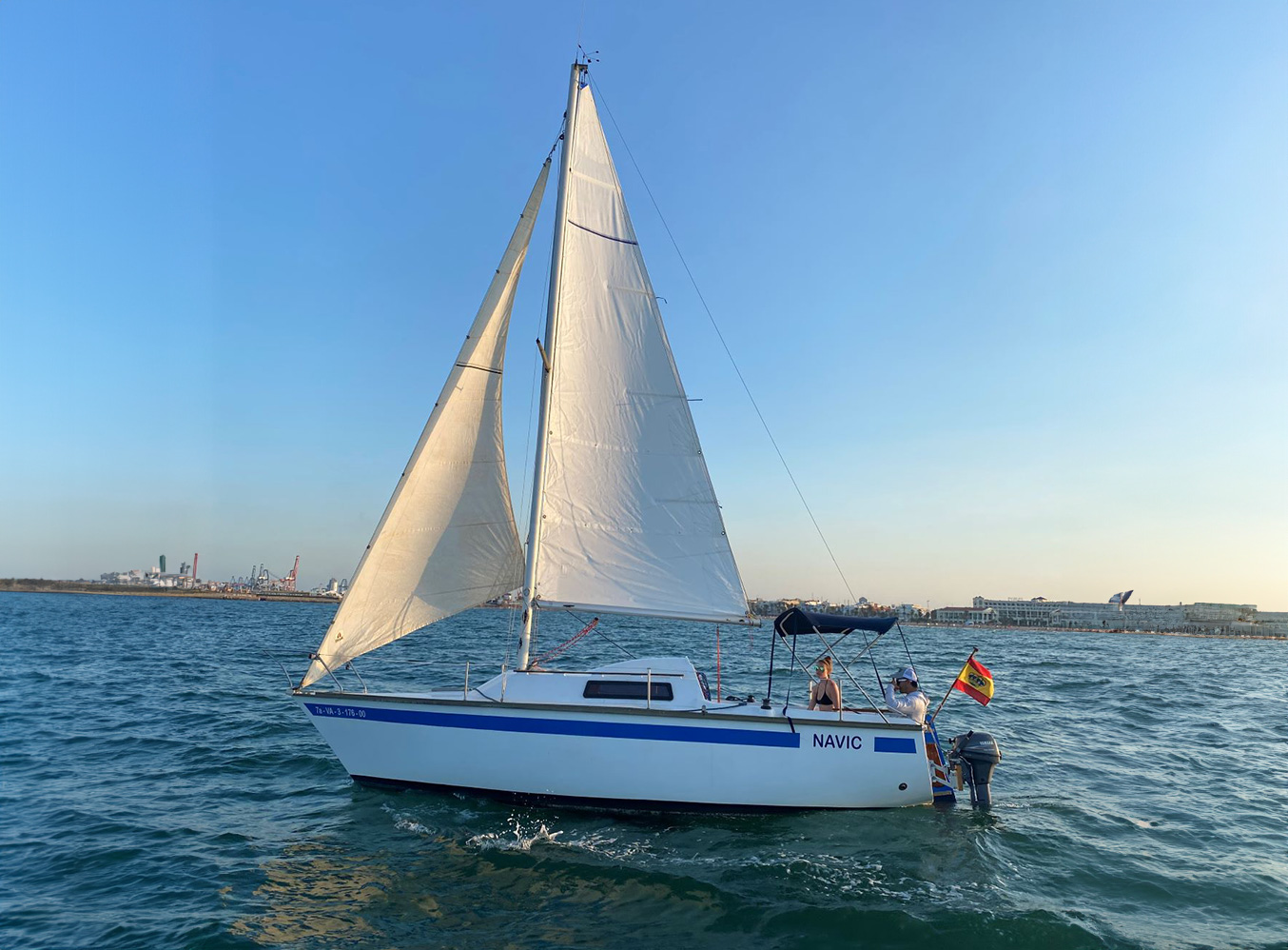 navic-sailboat-wavepol-alquiler-de-barcos-valencia-rent-boats-costa-playa